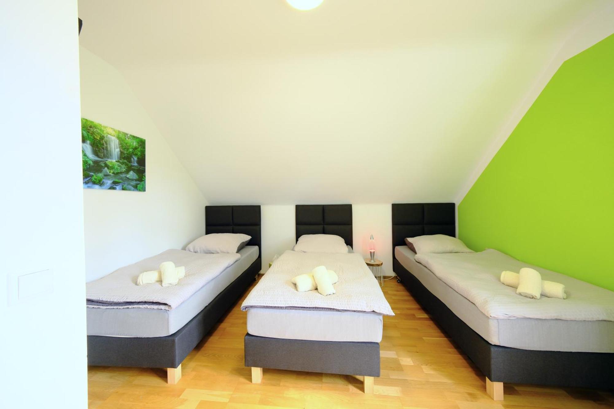 Happybnb - Stilvolles, Naturgelegenes Apartment Mit Blick Auf Den Mittellandkanal Und Die Wasserstadt Hannover - Kamin, Parken Und Spielplatz Exterior foto