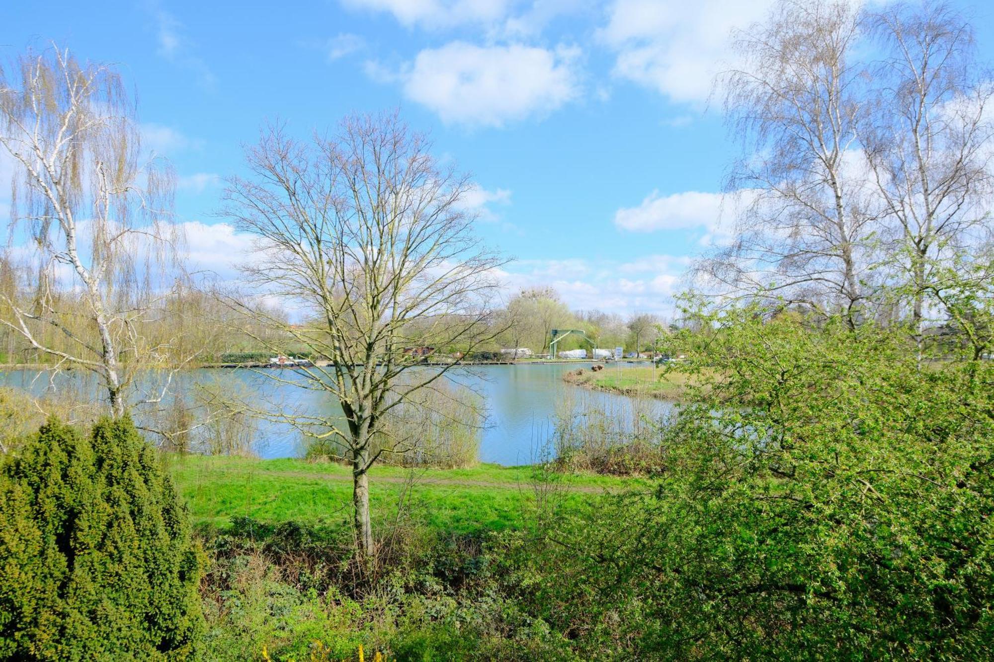 Happybnb - Stilvolles, Naturgelegenes Apartment Mit Blick Auf Den Mittellandkanal Und Die Wasserstadt Hannover - Kamin, Parken Und Spielplatz Exterior foto